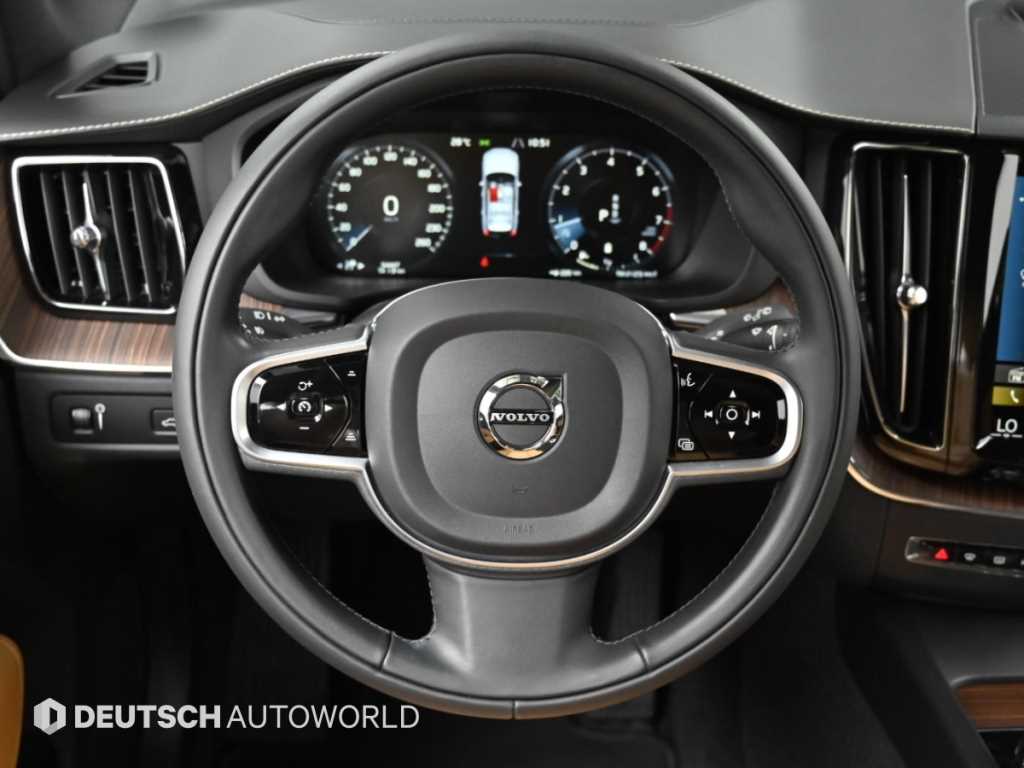 Volvo XC60 — photo 13