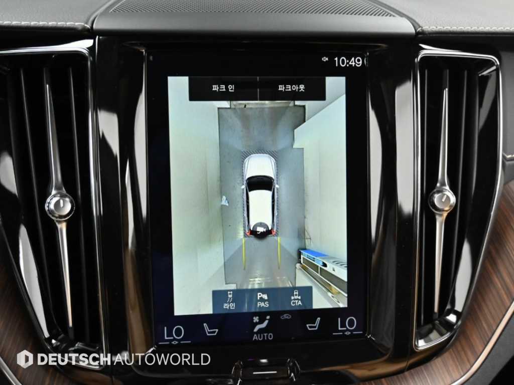 Volvo XC60 — photo 15