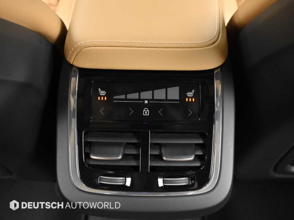 Volvo XC60 — photo 16