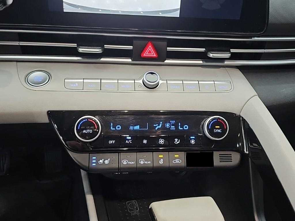Hyundai Avante — photo 11