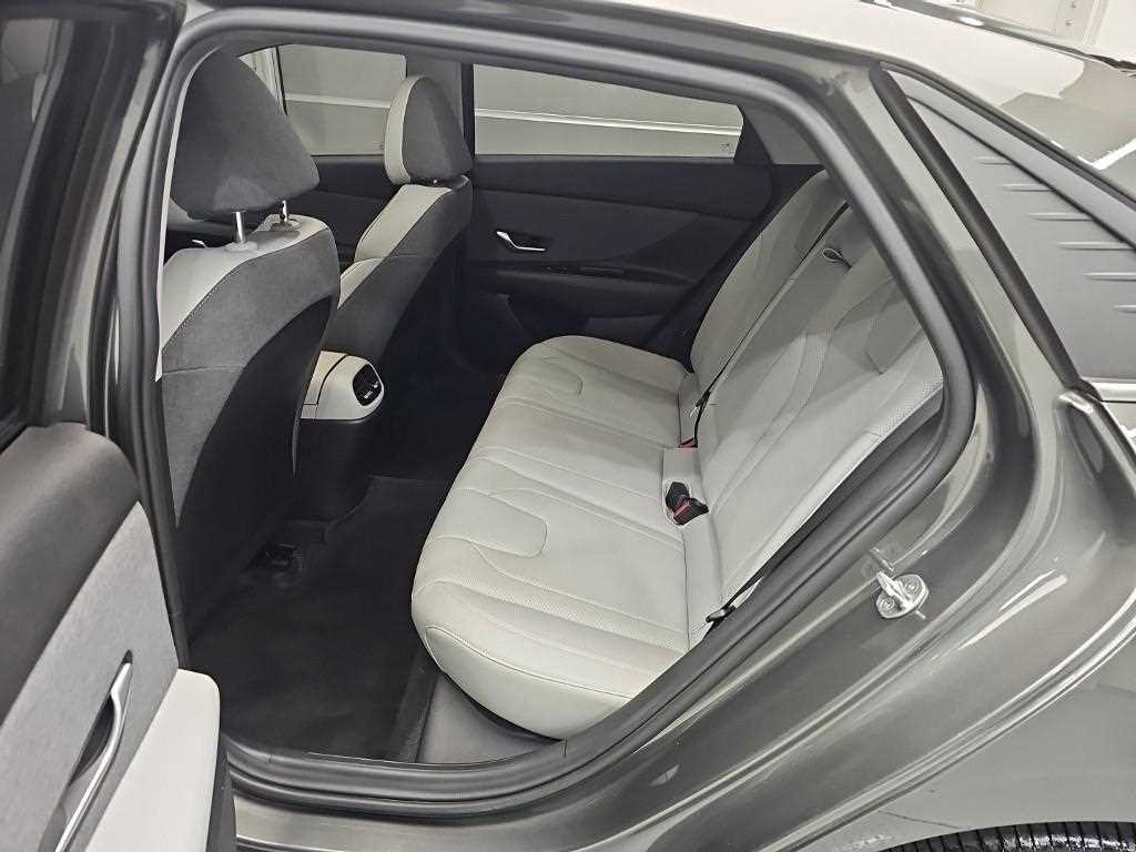 Hyundai Avante — photo 13