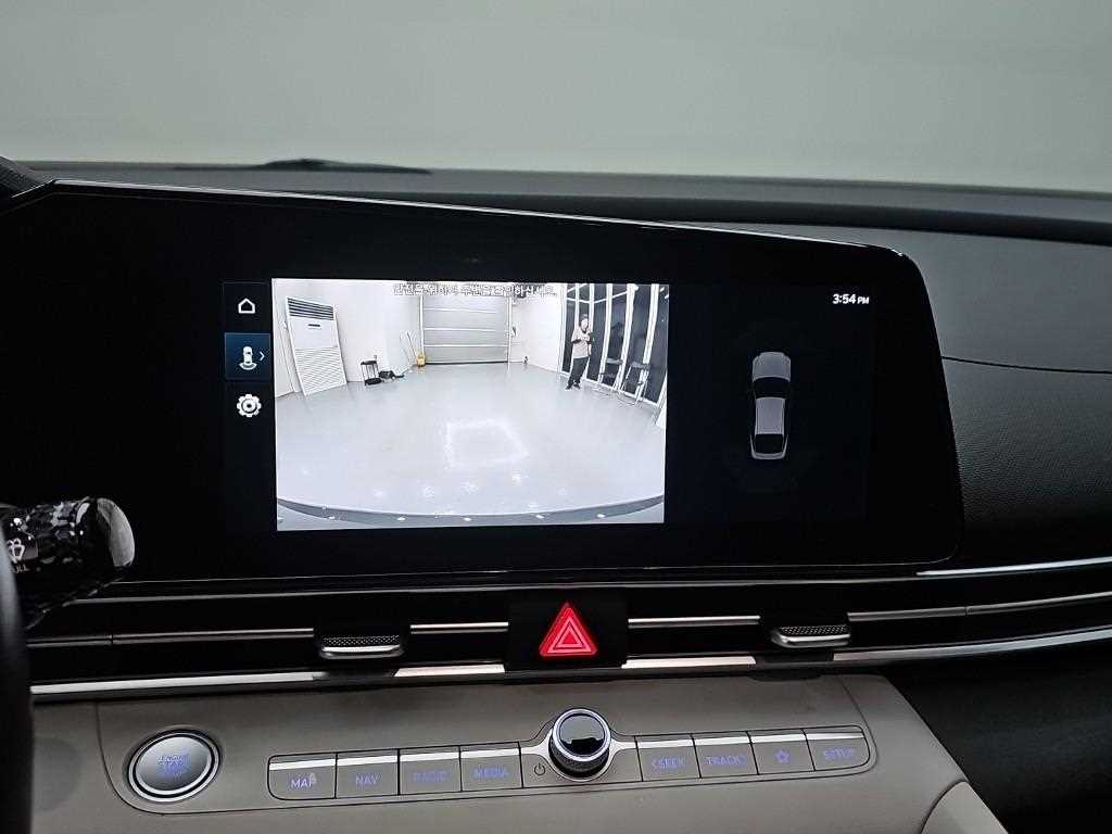 Hyundai Avante — photo 15