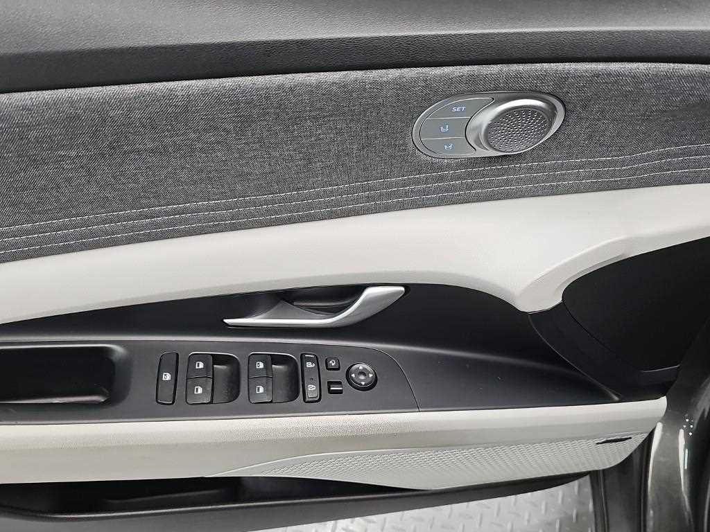 Hyundai Avante — photo 18