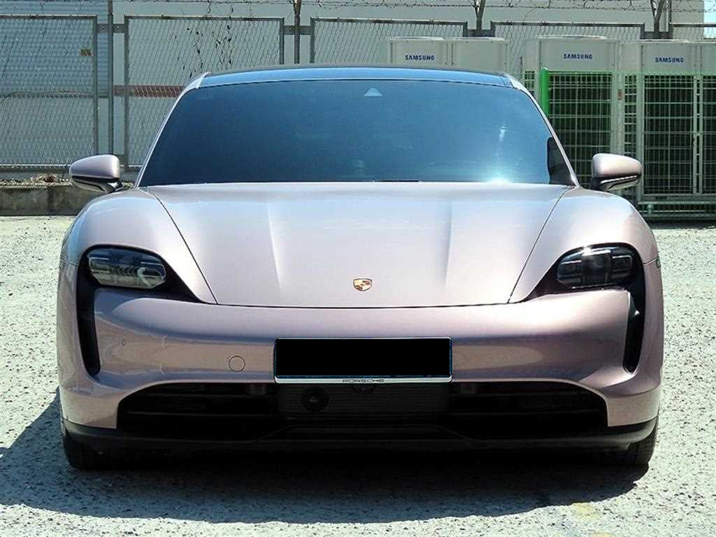 Porsche Taycan — photo 01