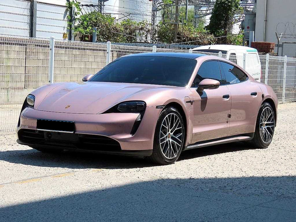 Porsche Taycan — photo 02
