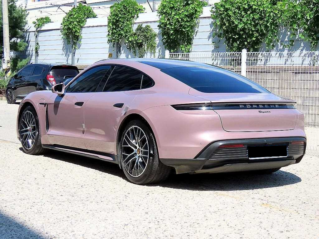 Porsche Taycan — photo 03