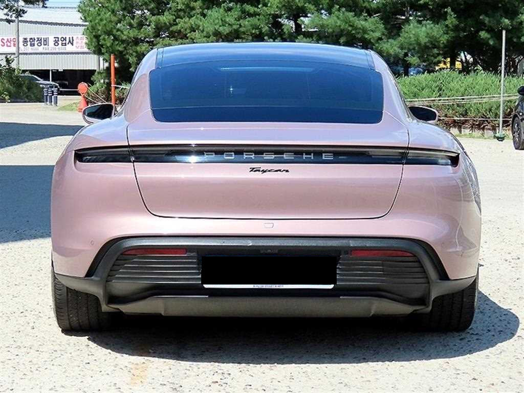 Porsche Taycan — photo 04