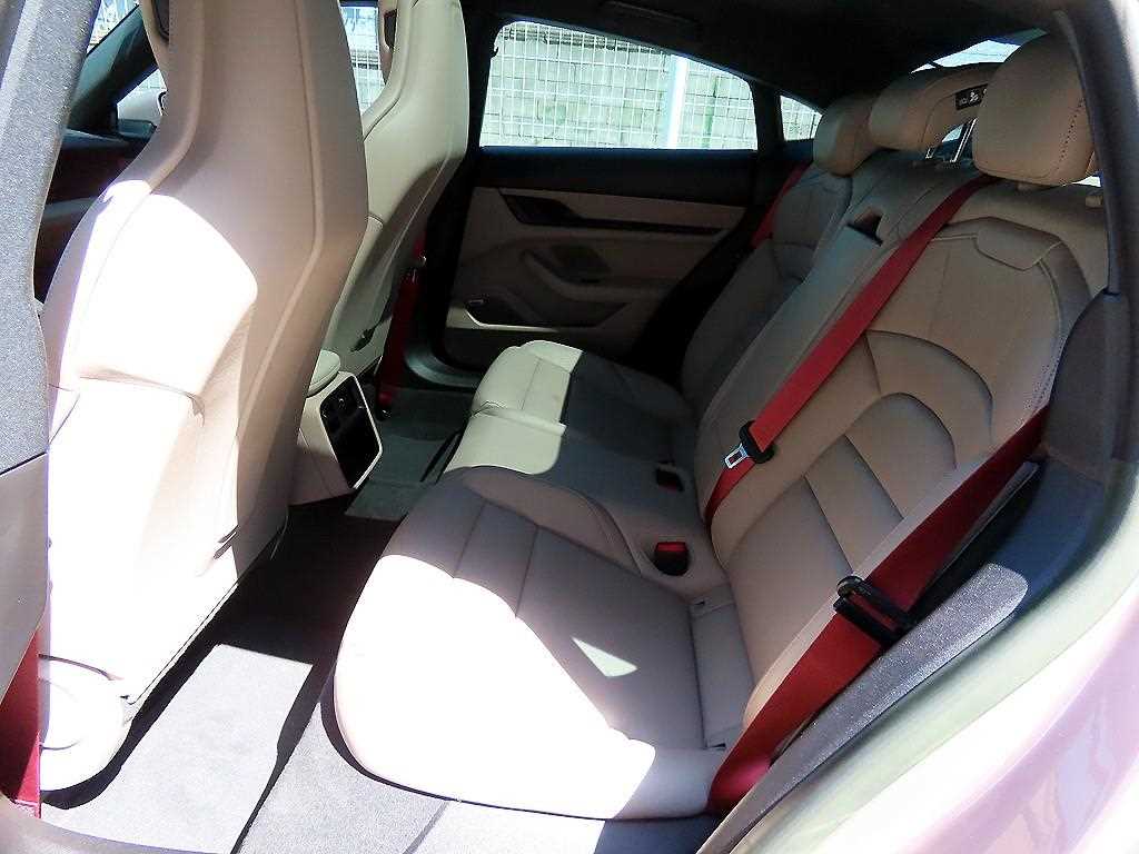 Porsche Taycan — photo 06