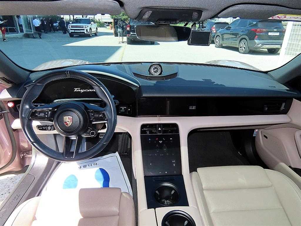 Porsche Taycan — photo 07