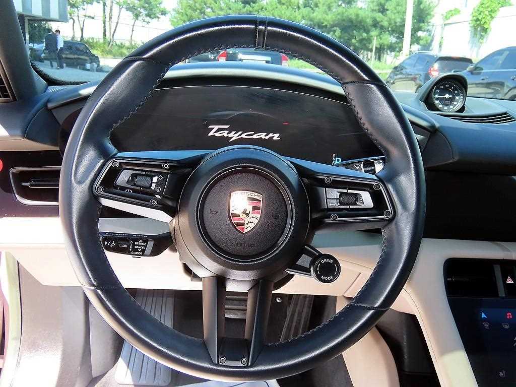 Porsche Taycan — photo 08