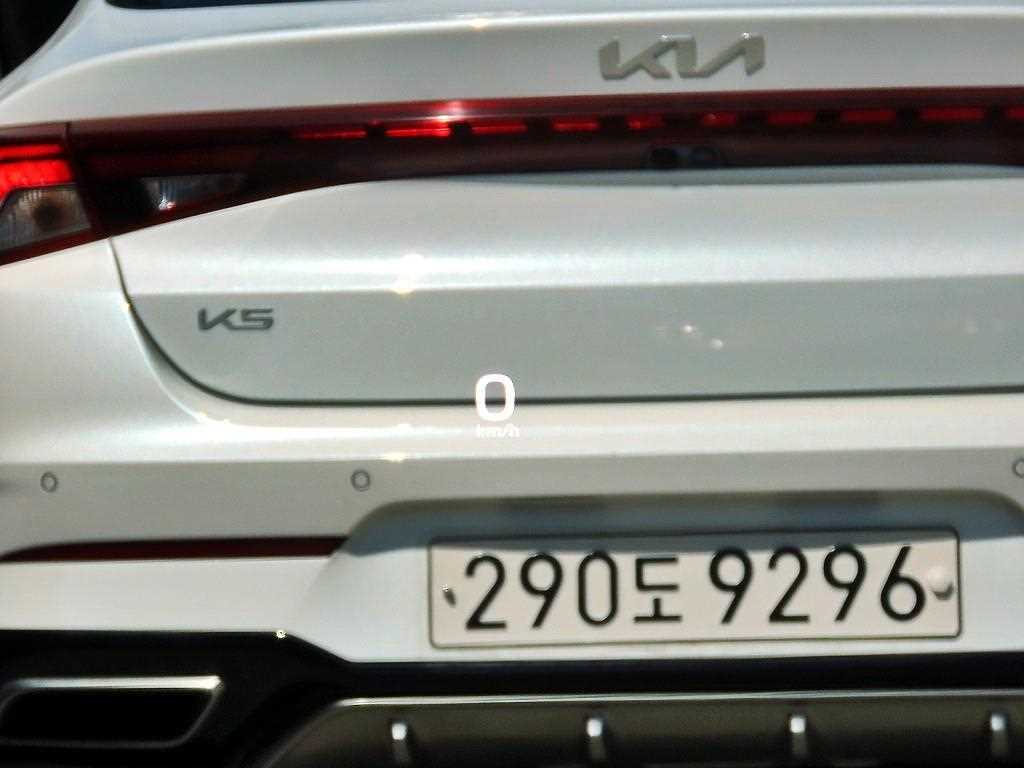 Porsche Taycan — photo 10