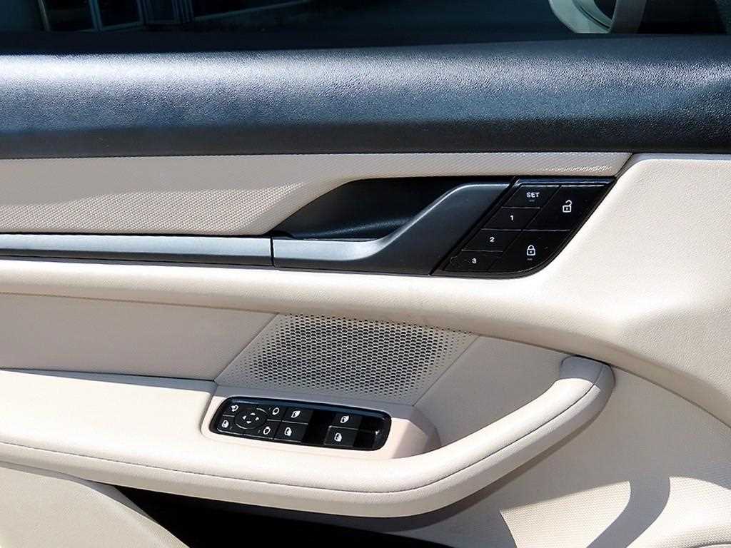 Porsche Taycan — photo 13