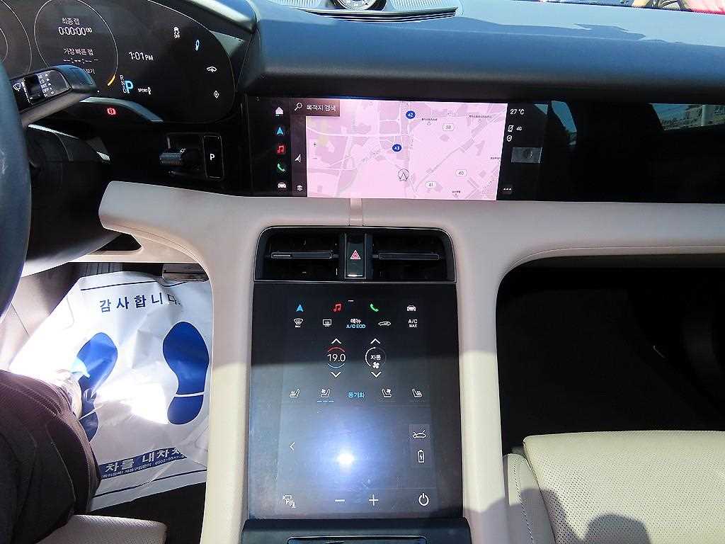Porsche Taycan — photo 14