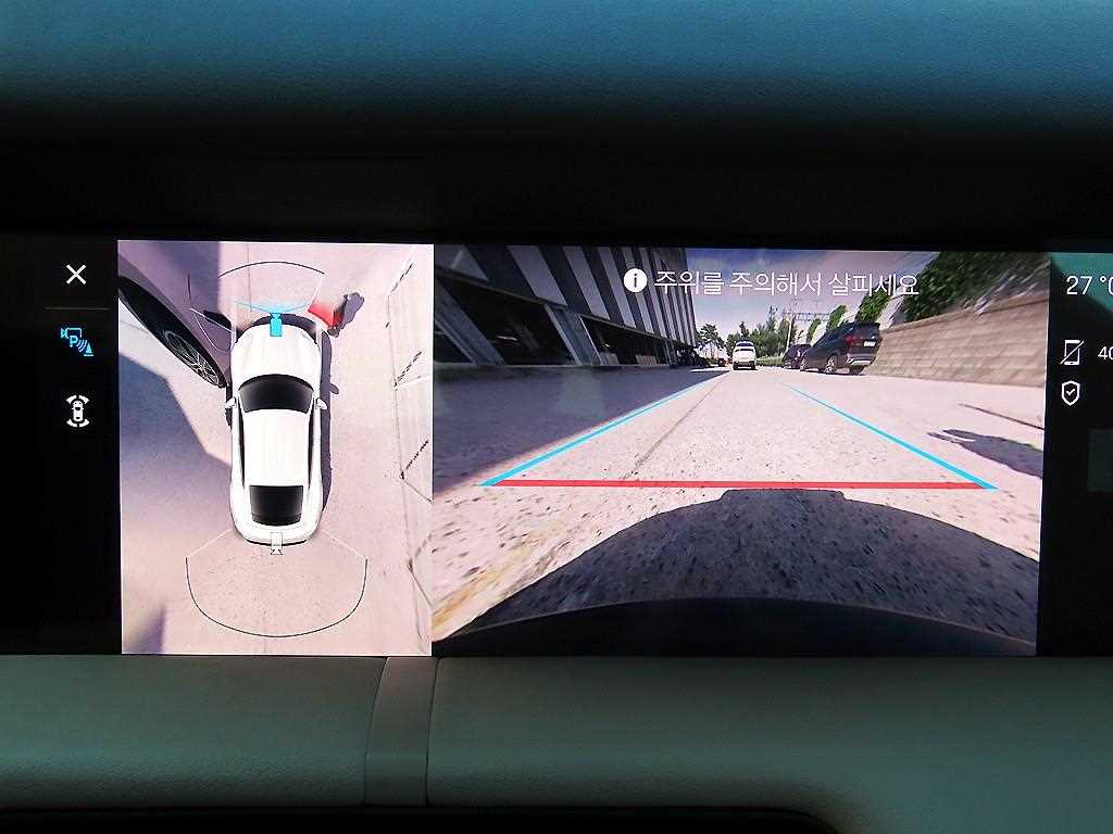 Porsche Taycan — photo 17