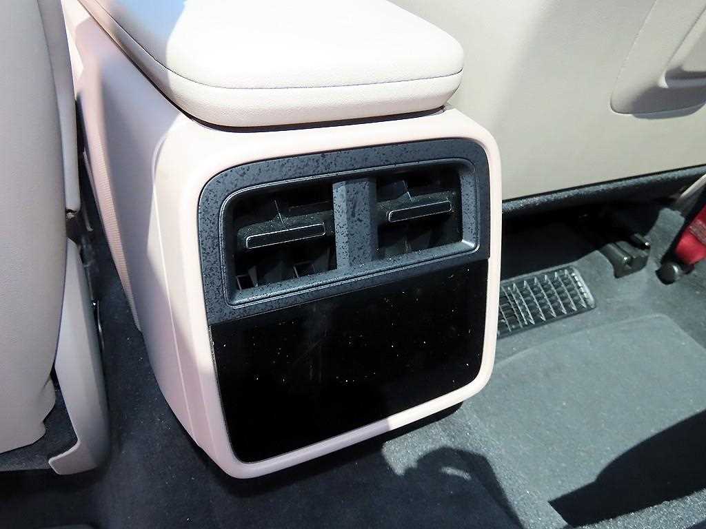 Porsche Taycan — photo 18