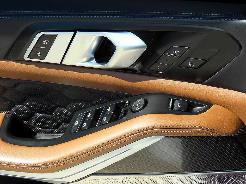BMW X5M — photo 12