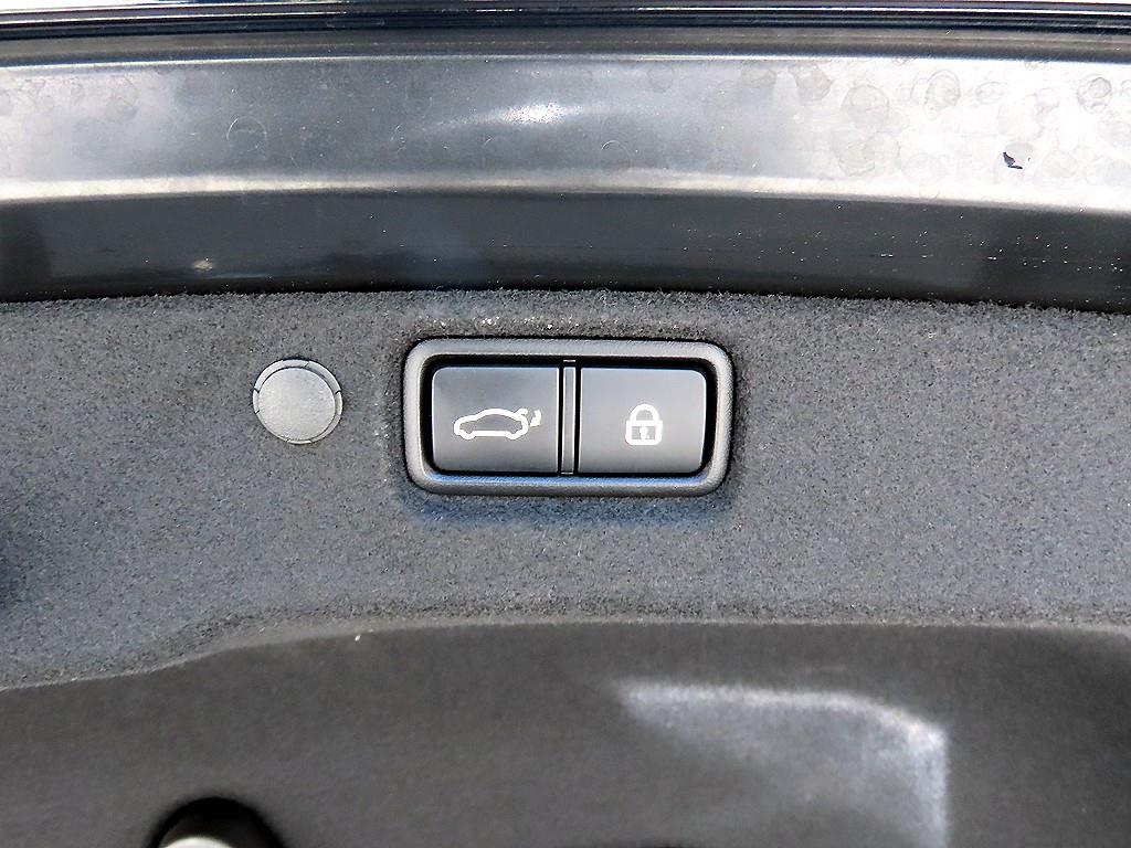 Kia K7 — photo 17
