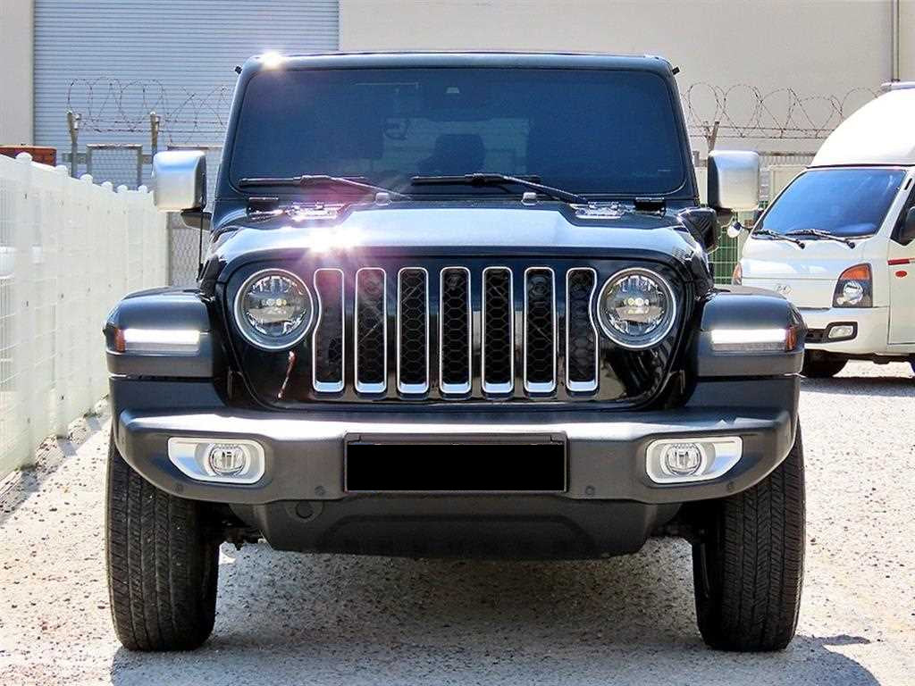 Jeep Wrangler — photo 01