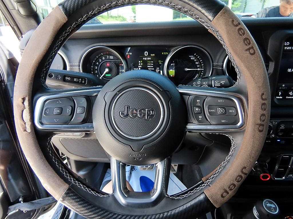 Jeep Wrangler — photo 08