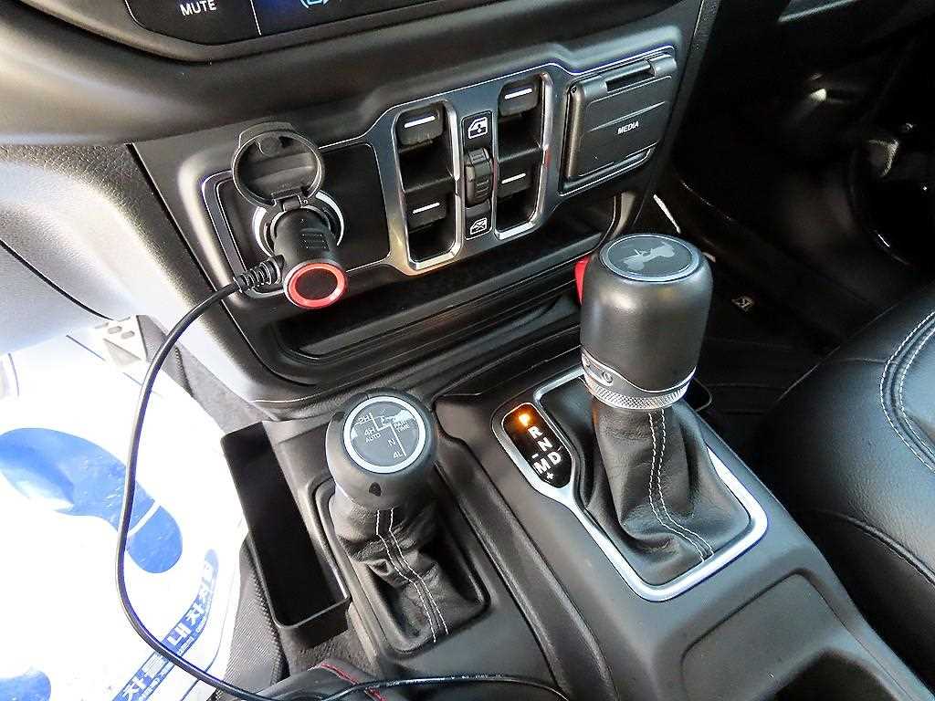 Jeep Wrangler — photo 10