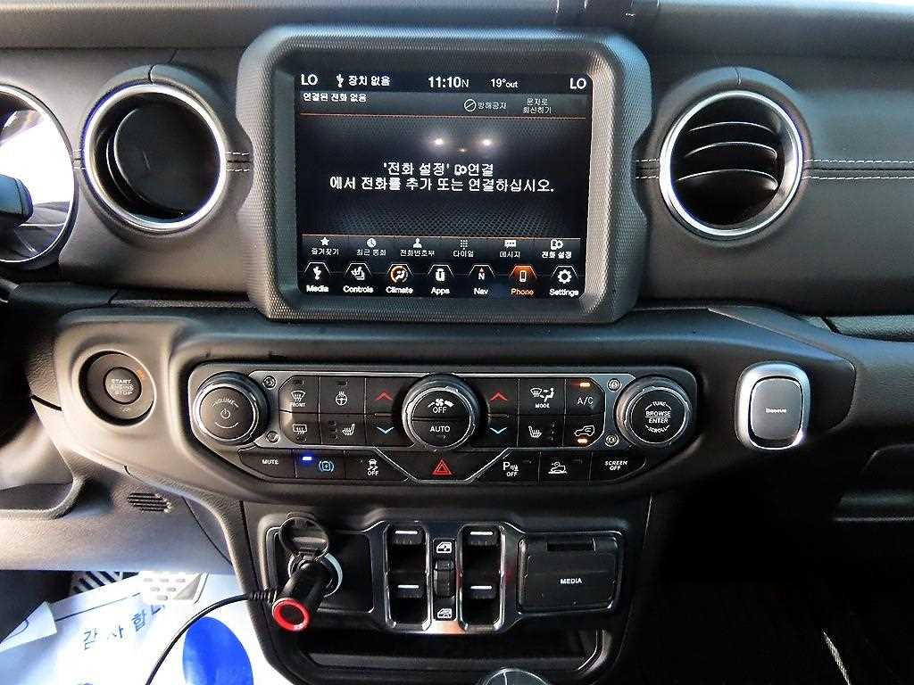 Jeep Wrangler — photo 13