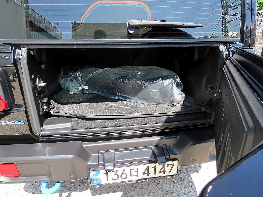 Jeep Wrangler — photo 17