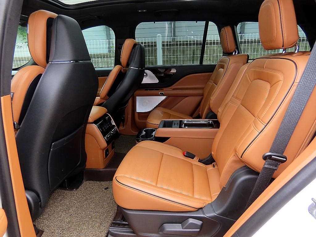 Lincoln Aviator — photo 06