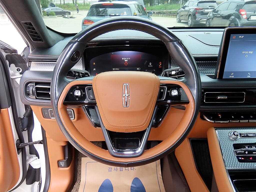 Lincoln Aviator — photo 08