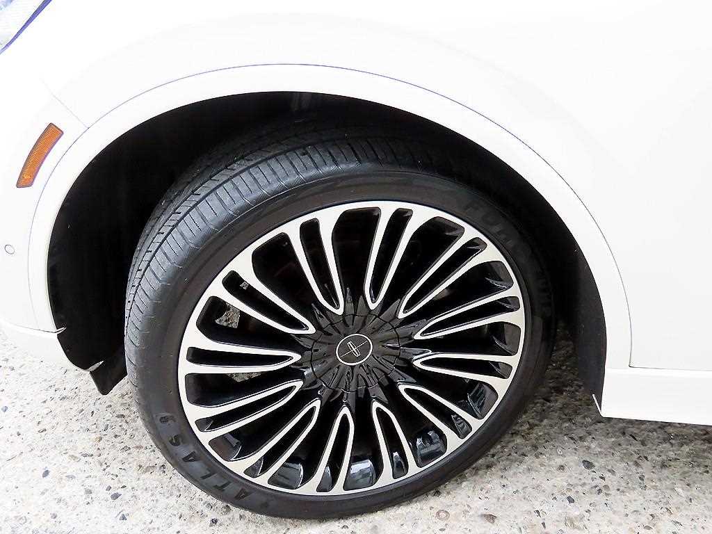 Lincoln Aviator — photo 20
