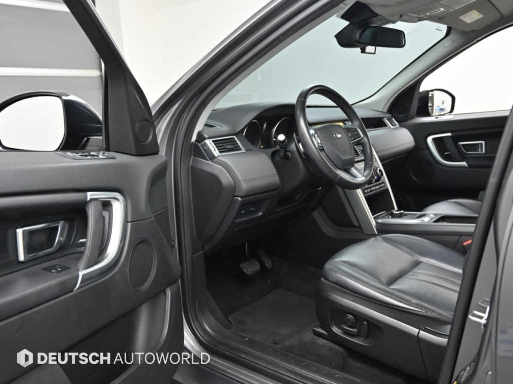 Land Rover Discovery Sport — photo 11