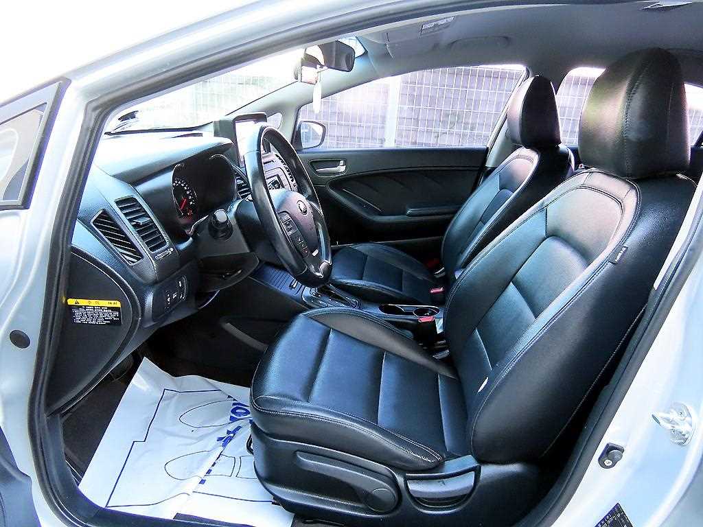 Kia K3 — photo 05