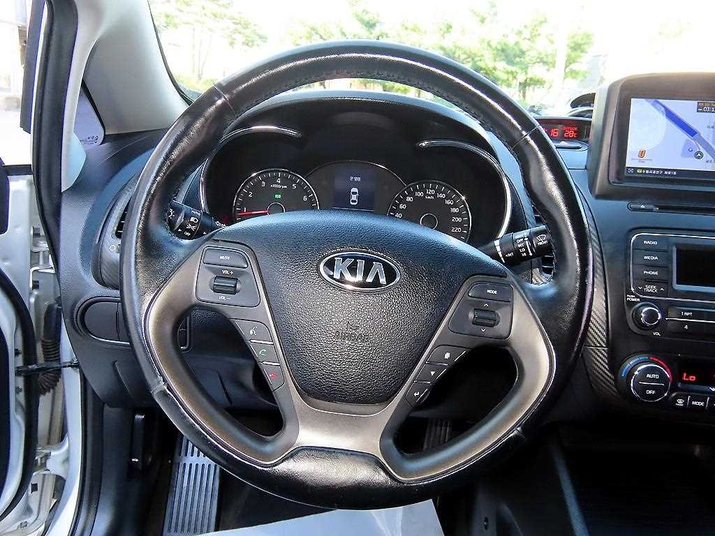 Kia K3 — photo 08