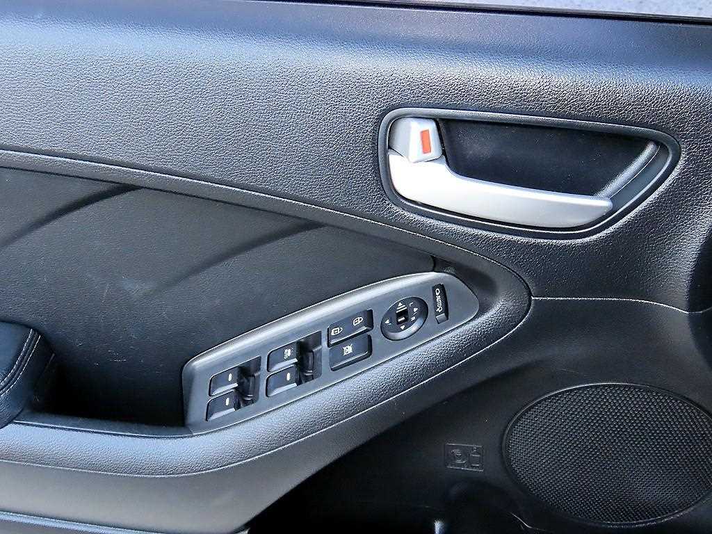 Kia K3 — photo 11