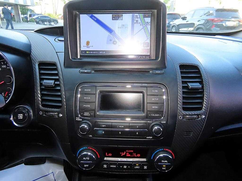 Kia K3 — photo 13