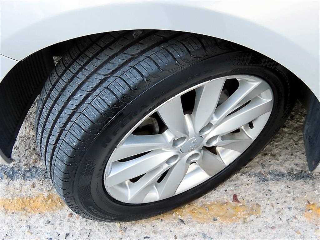 Kia K3 — photo 19
