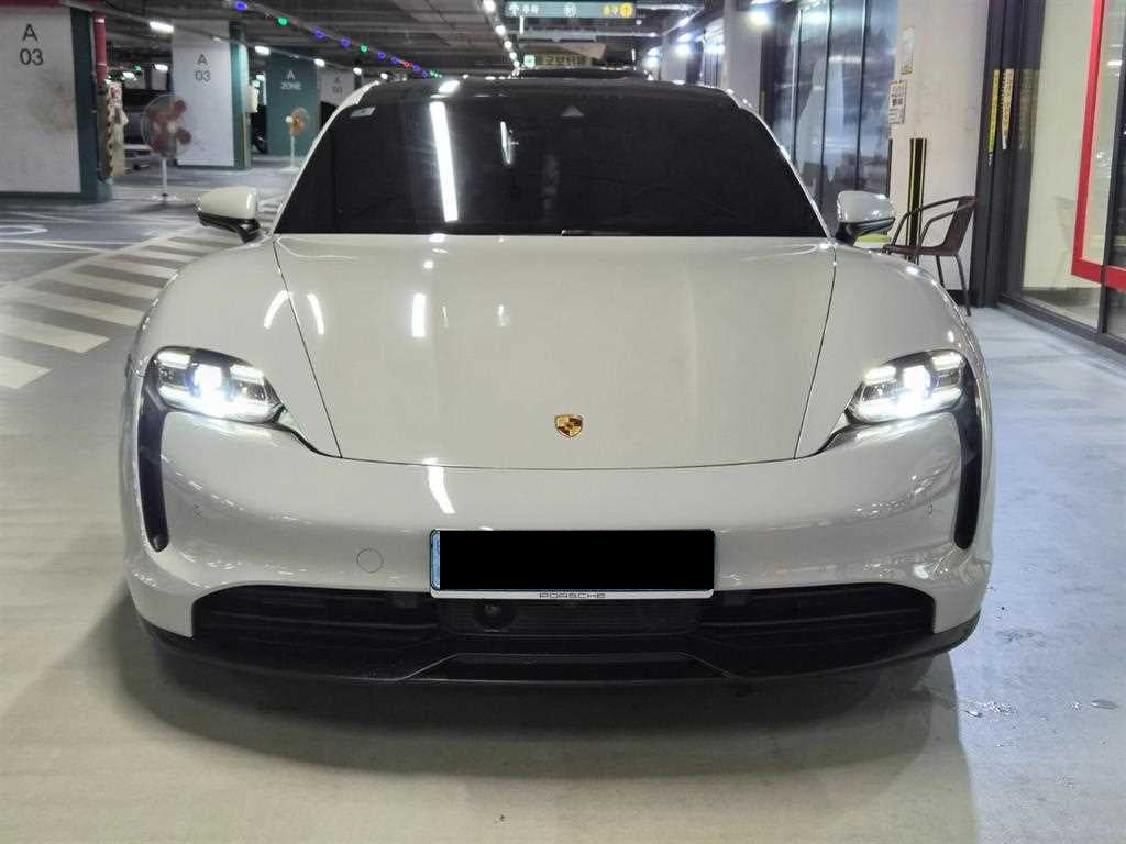 Porsche Taycan — photo 02