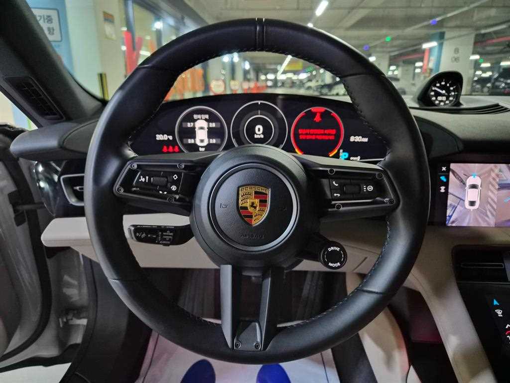 Porsche Taycan — photo 08