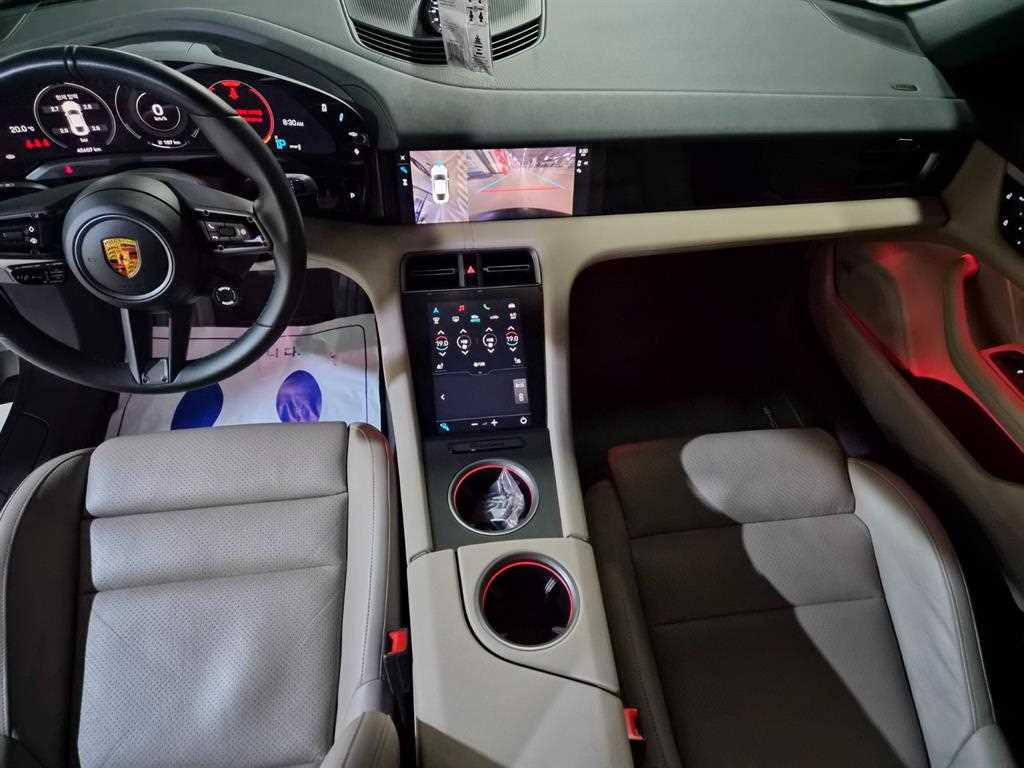 Porsche Taycan — photo 10