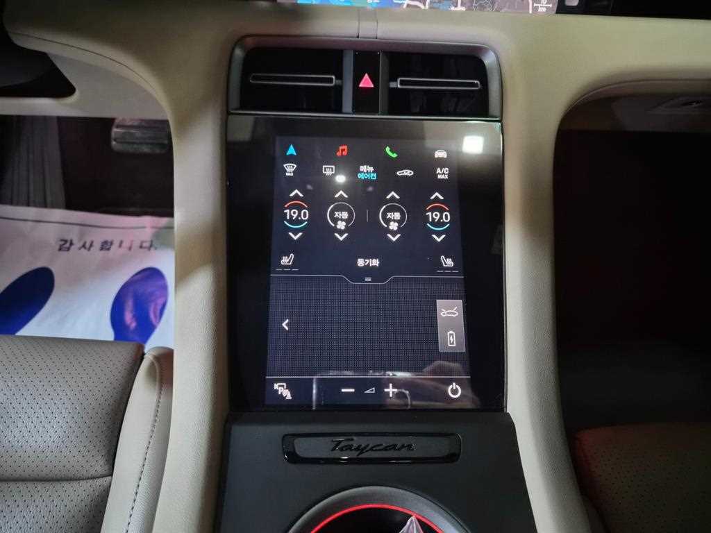 Porsche Taycan — photo 16