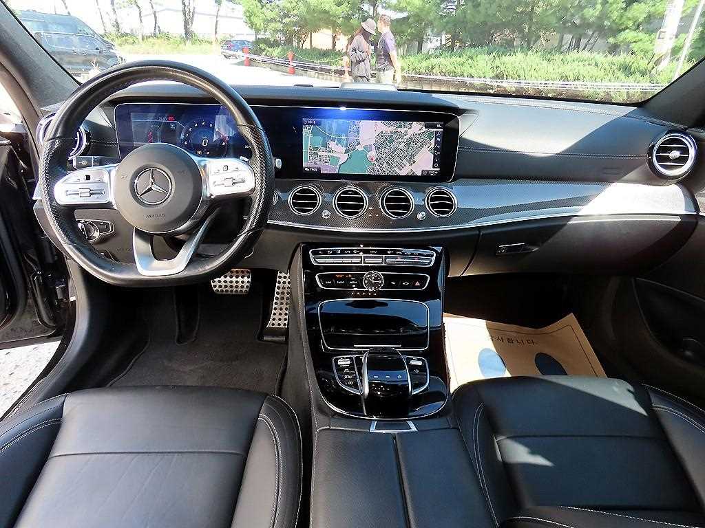 Mercedes-Benz E-Class — photo 07