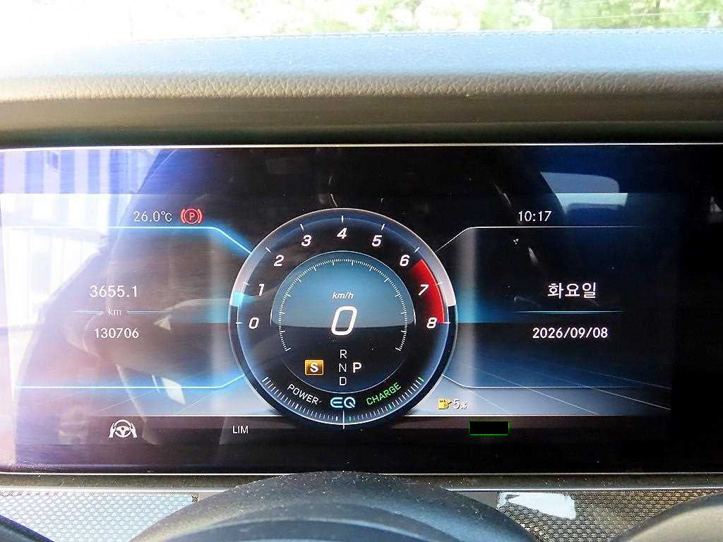 Mercedes-Benz E-Class — photo 09