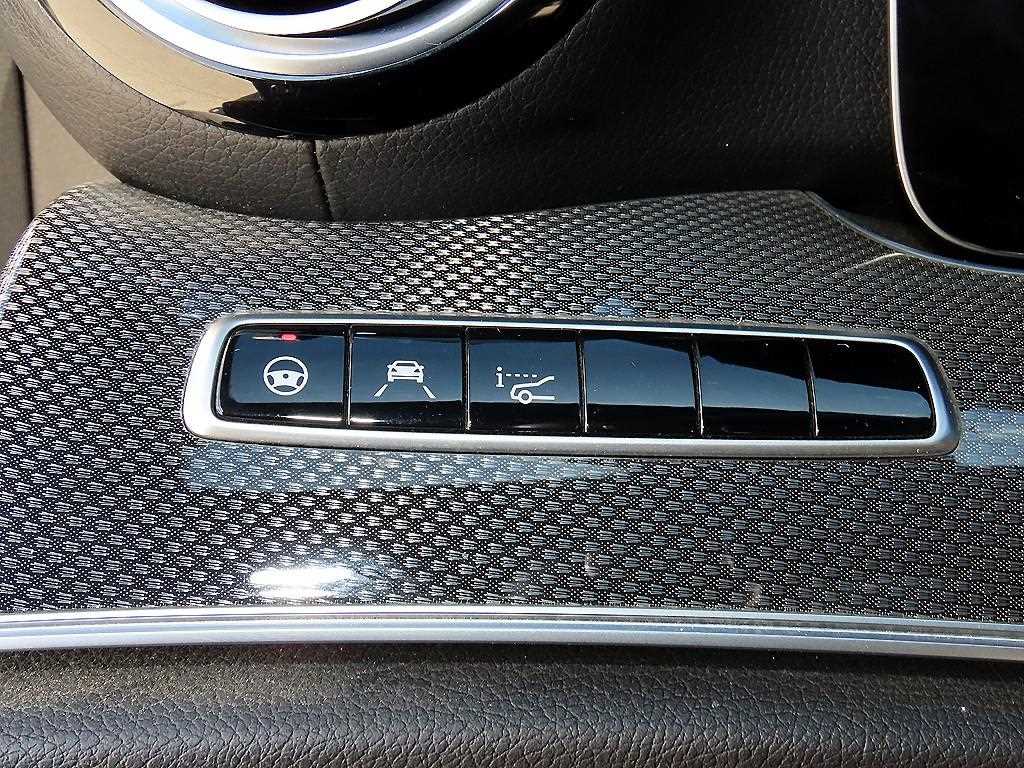Mercedes-Benz E-Class — photo 12