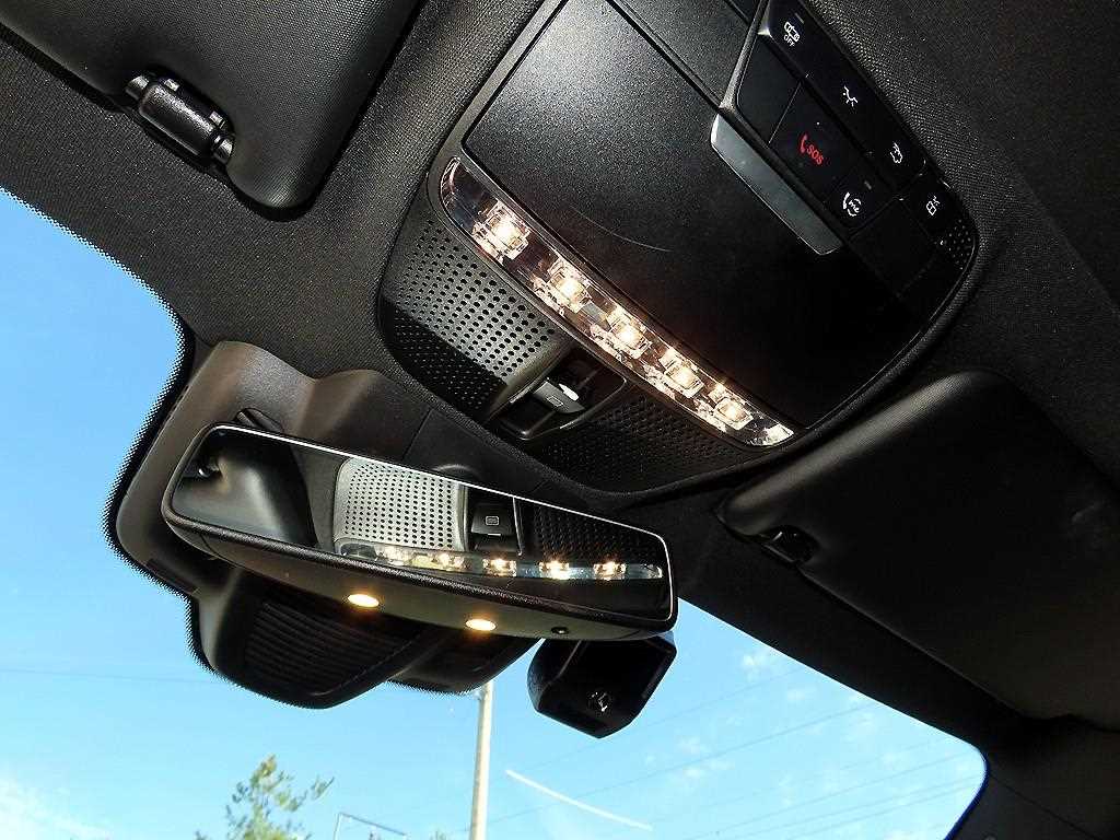 Mercedes-Benz E-Class — photo 15