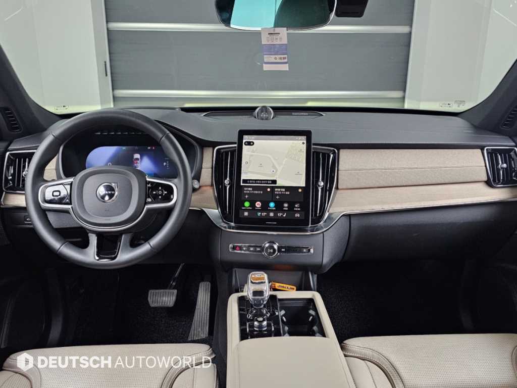 Volvo XC90 — photo 08