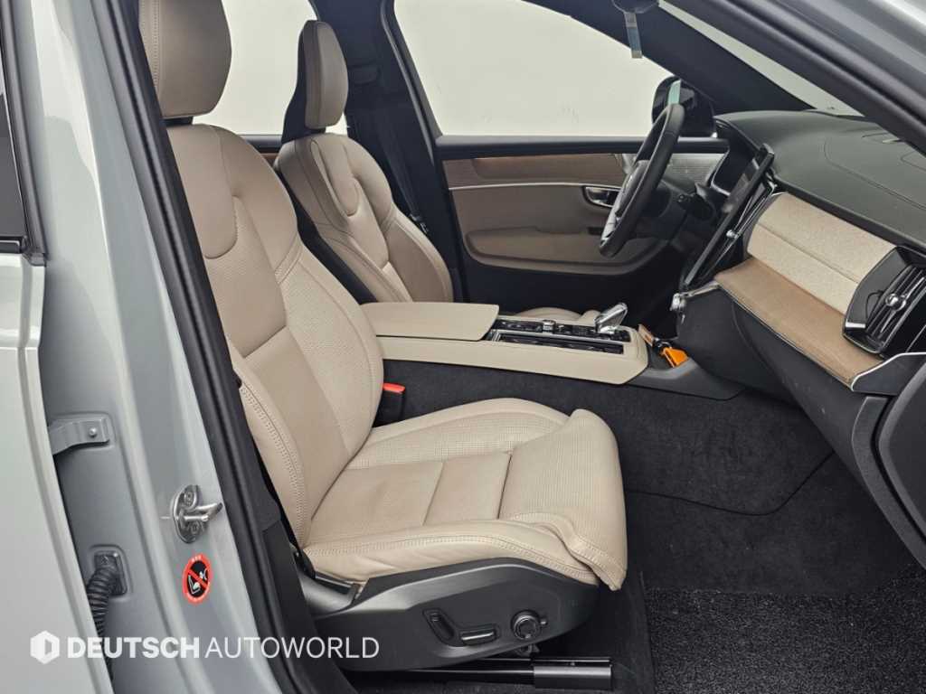 Volvo XC90 — photo 11