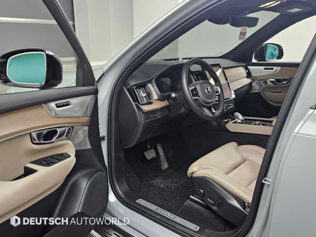 Volvo XC90 — photo 12