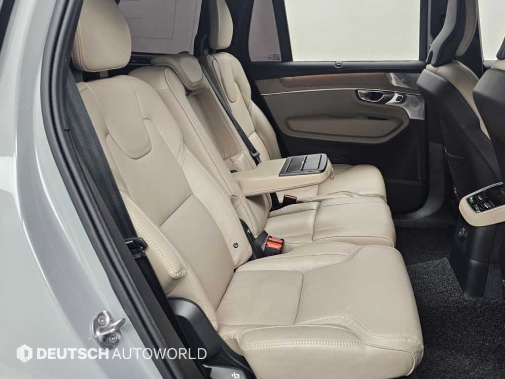Volvo XC90 — photo 13