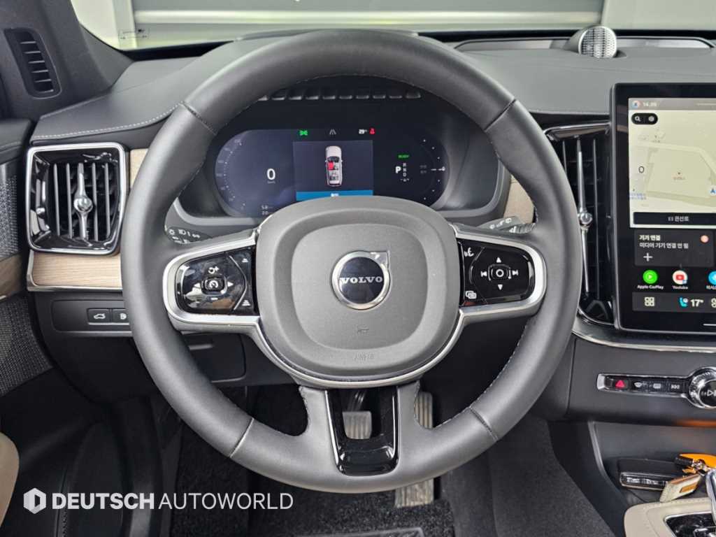Volvo XC90 — photo 14