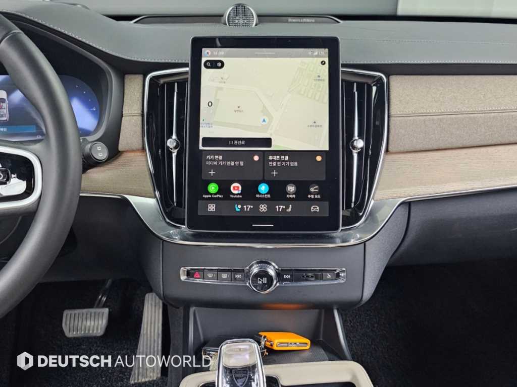 Volvo XC90 — photo 16