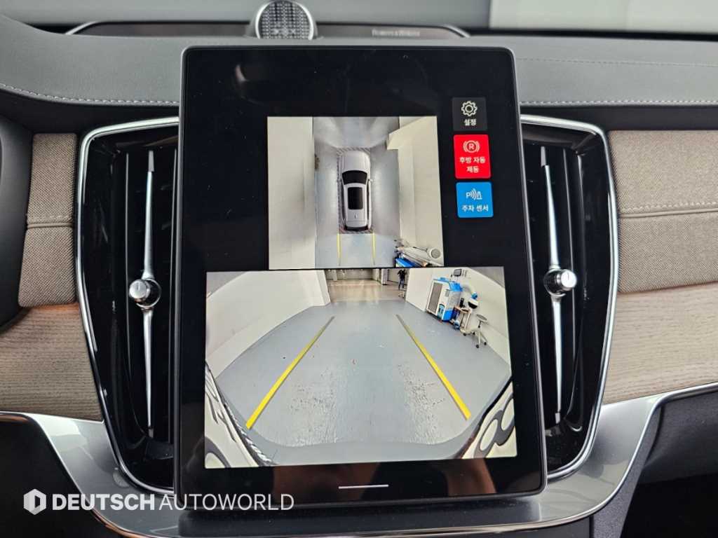 Volvo XC90 — photo 17